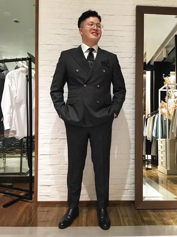 仕立ては拘りのダブルブレストスーツ