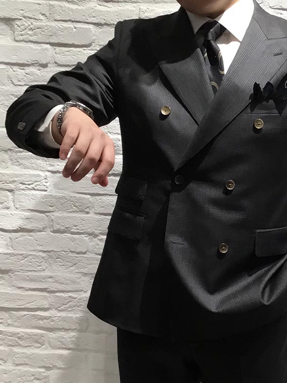 仕立ては拘りのダブルブレストスーツ