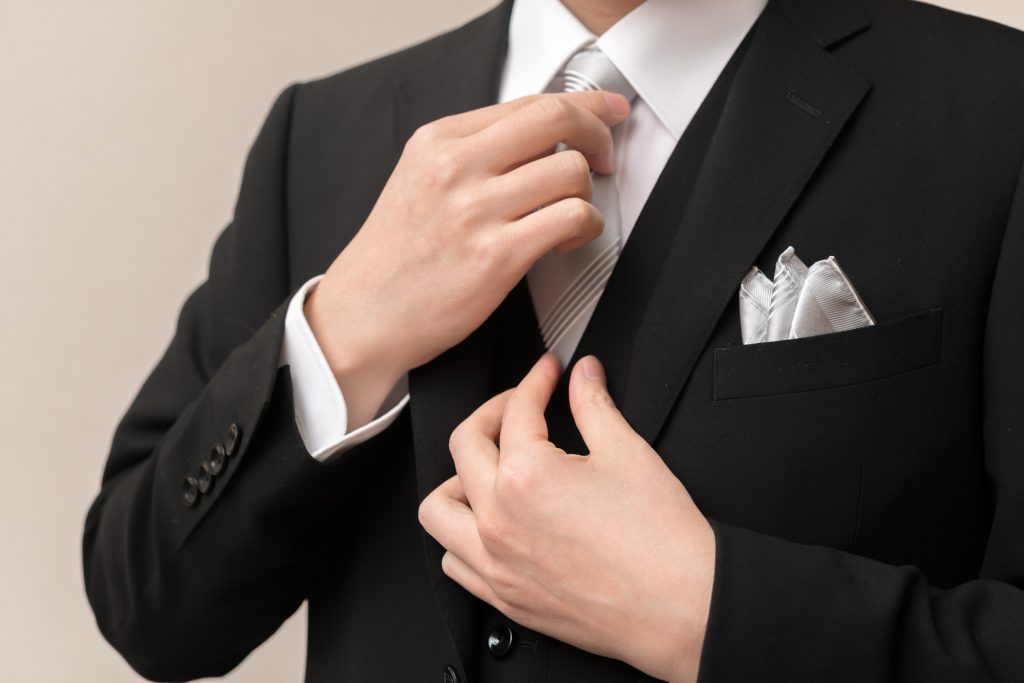 白以外にない 結婚式で着用できるネクタイの豆知識 ビジネスマンのためのスーツ関連コラム オーダースーツなら株式会社オンリー