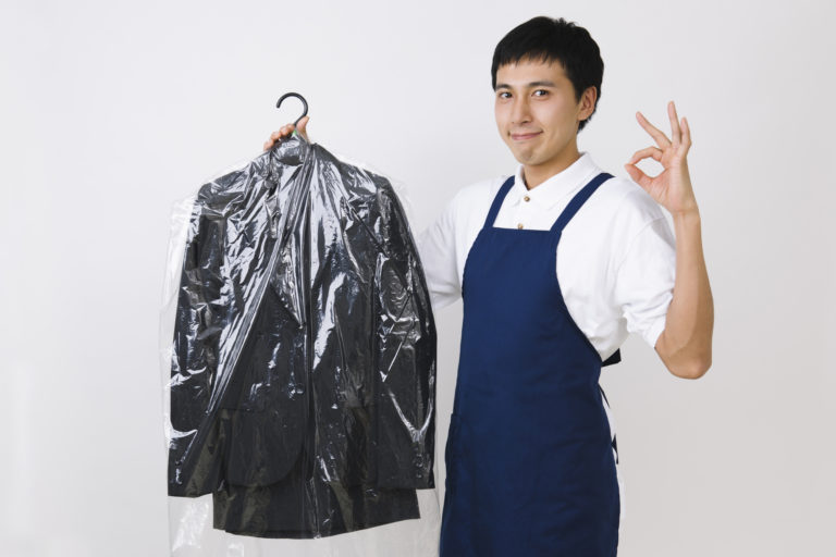 スーツは自宅で洗濯できる？洗い方のポイント特集｜オーダースーツのONLY