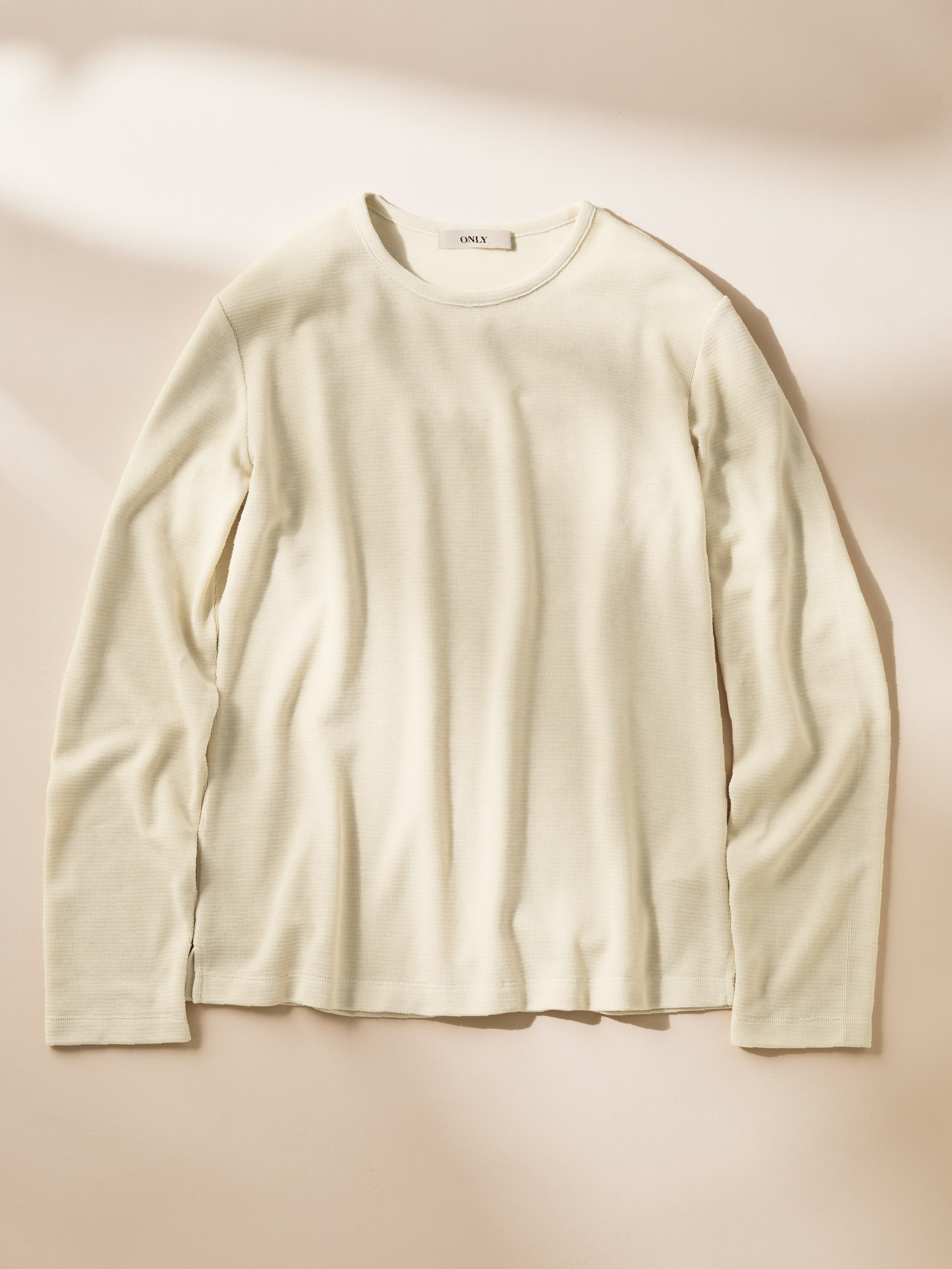 アイボリーのTailor’s T KNIT