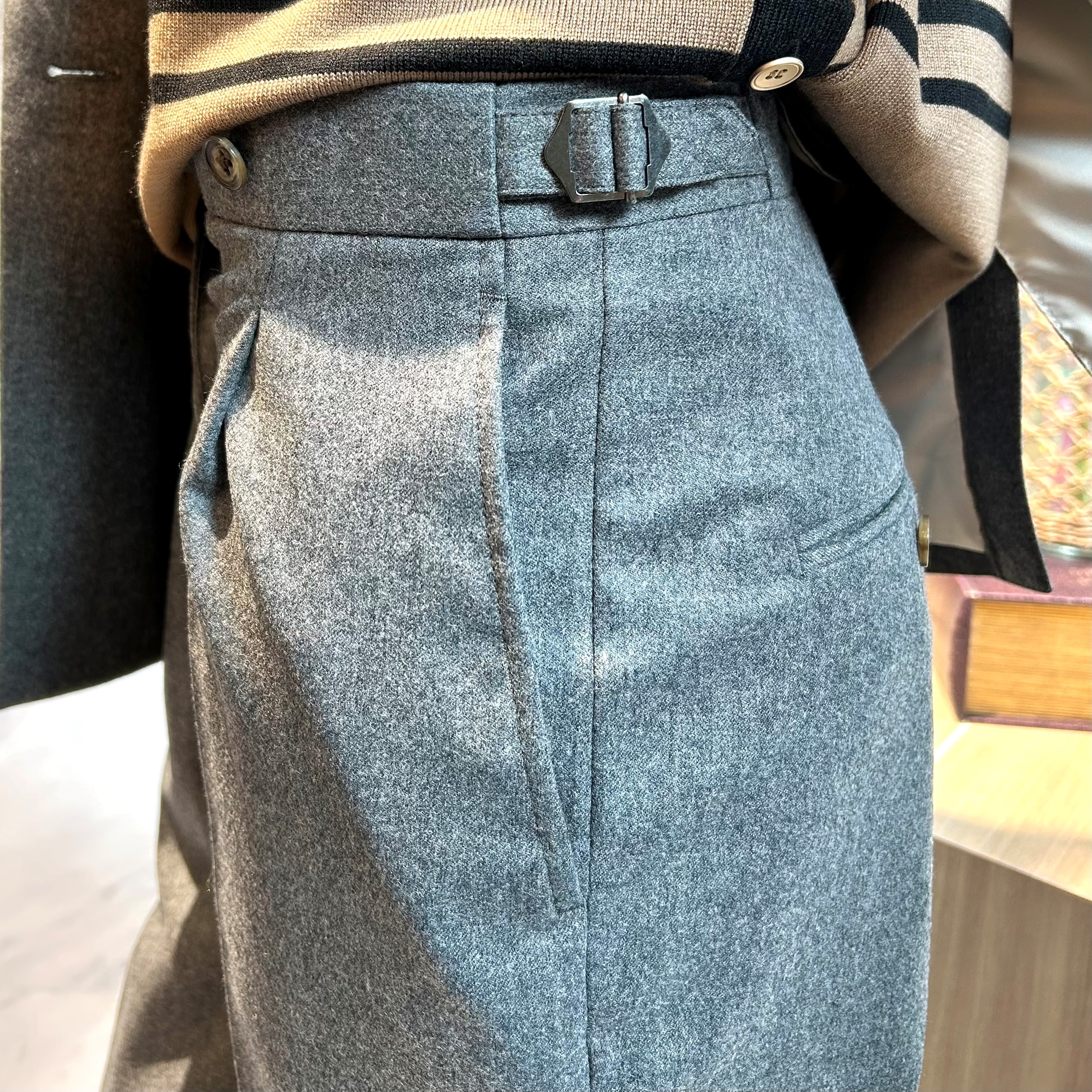 未使用級　美品　早い者勝ちコルネリアーニ スーツ　 L 秋冬 定価22万 未使用級 美品 早い者勝ちコルネリアーニ スーツ L 秋冬 定価22