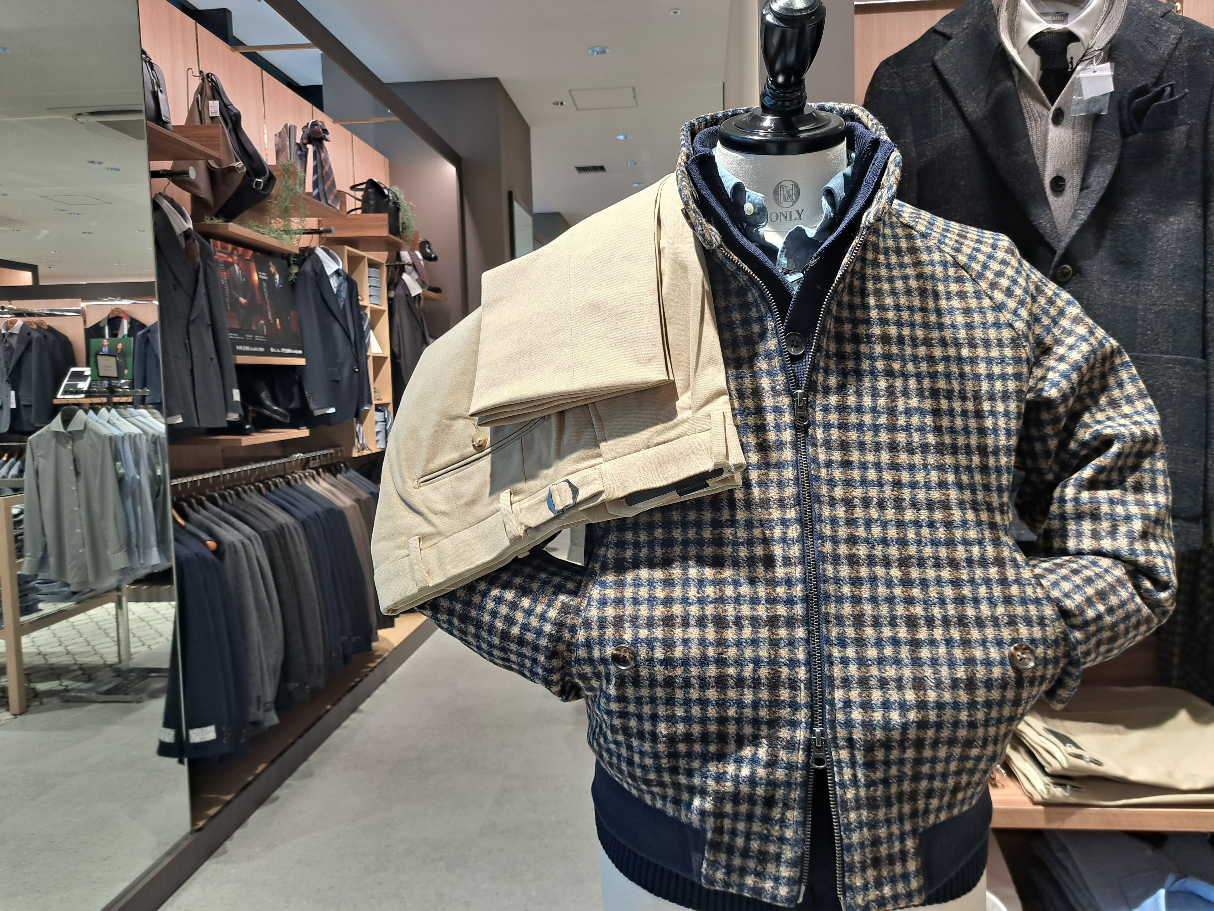 【見た目も着心地もエレガント、ジャージー生地のスイングトップコート】ONLY福岡天神店