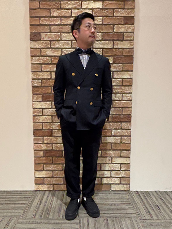 極で仕立てたダブルブレストスーツ