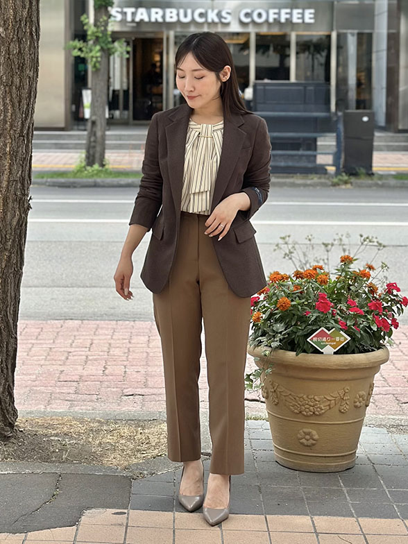 ブラウンで統一した万能スタイル