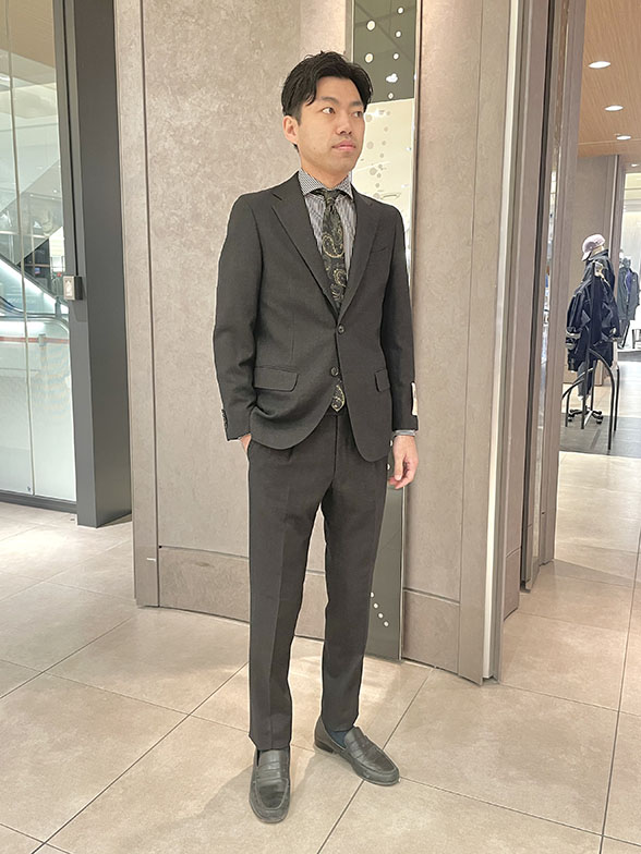 シックさとアクセントを両立した冬の装い