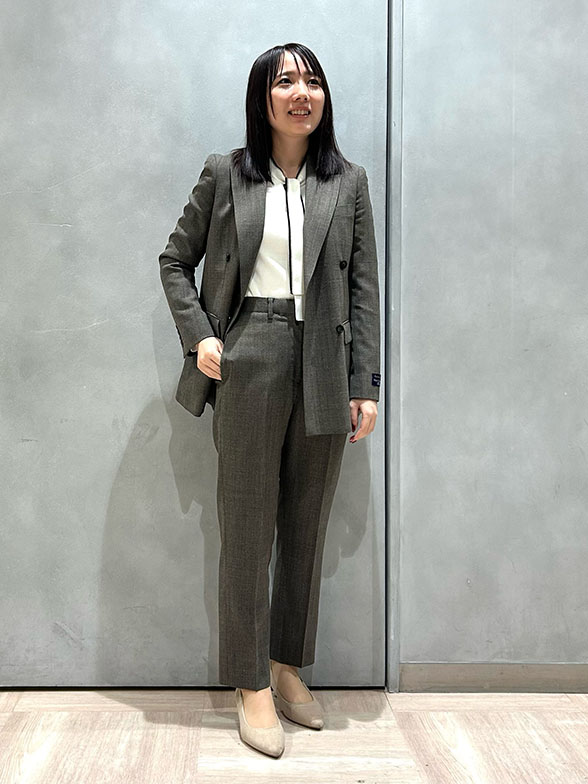「トレンド感ときちんと感を両立する一着
