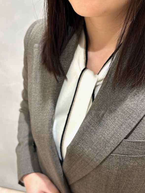 「トレンド感ときちんと感を両立する一着