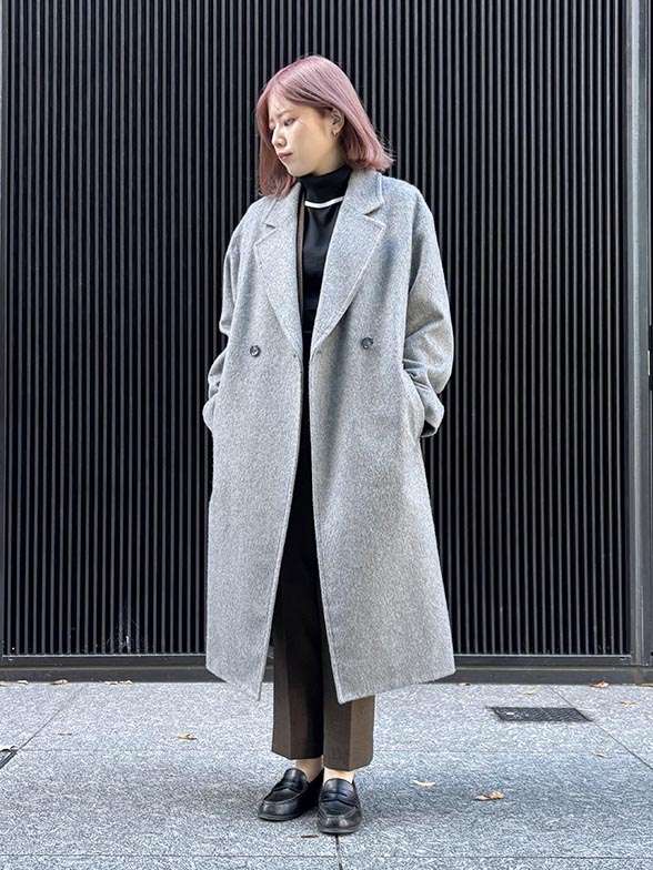 シンプルなのに印象的、冬の大人コーデ