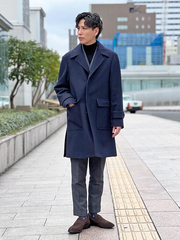 膝上丈で魅せる、大人の上品冬スタイル