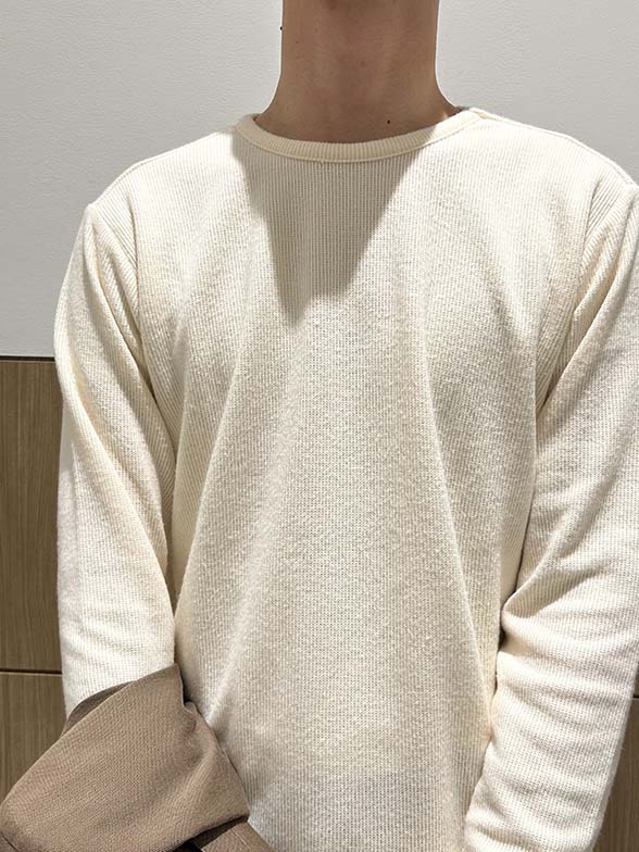 冬でも重く見せないカラーコーデ