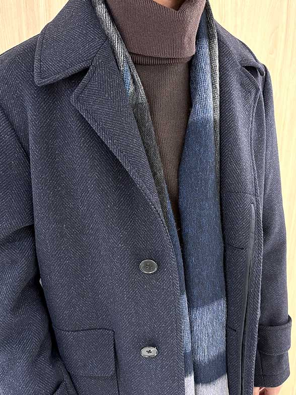 ニット×スエードで大人カジュアル