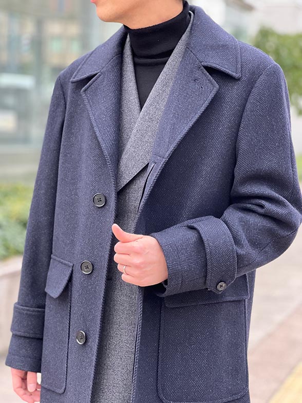 膝上丈で魅せる、大人の上品冬スタイル