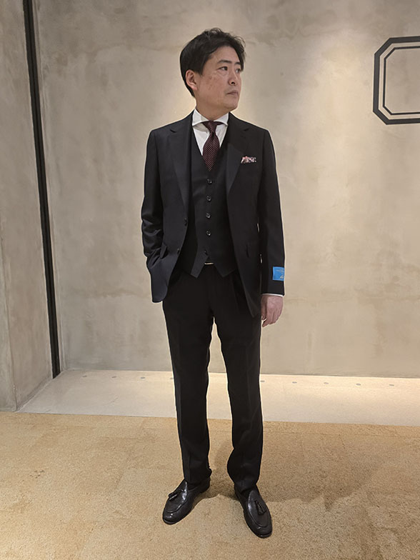 ブライダルシーンを彩る正統派スーツ