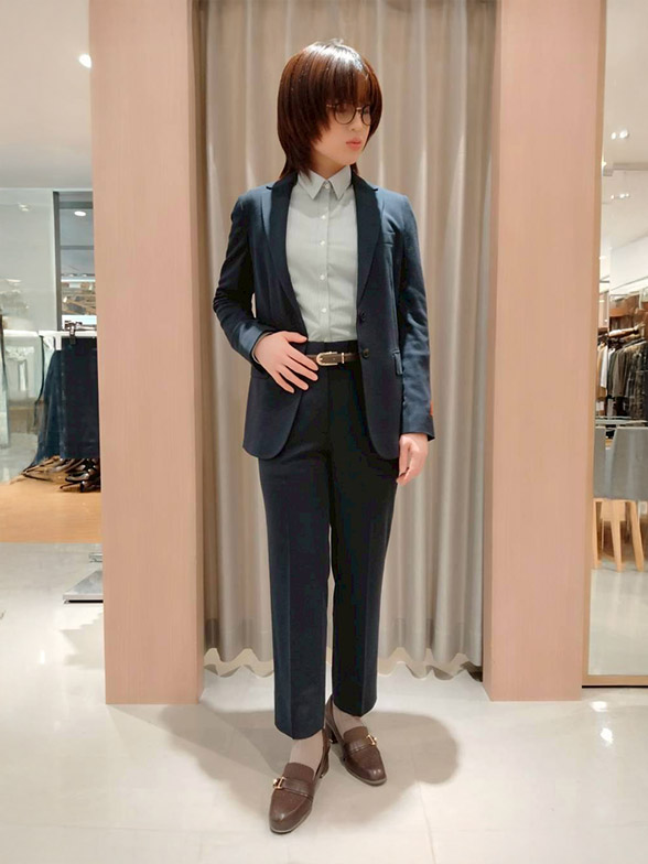高級感漂うネイビースーツ