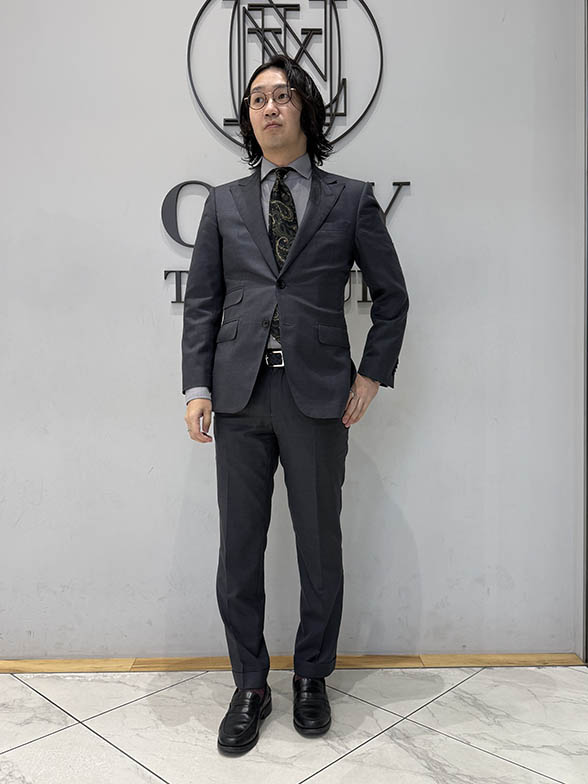 極が引き立てる大人の余裕