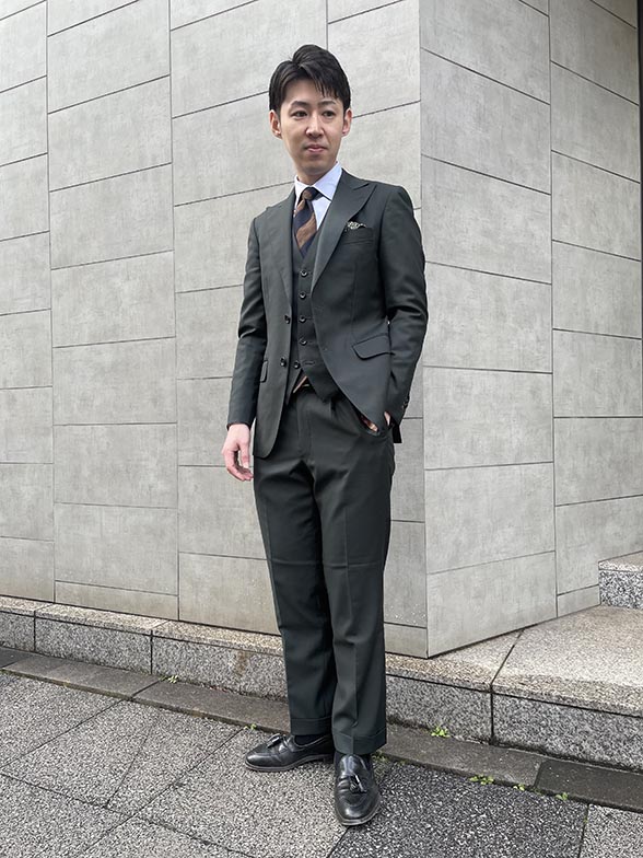 晴れの日にふさわしい大人の装い