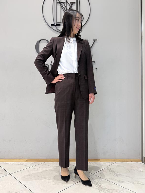 着回し自在なボルドーカラースーツ