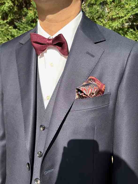 蝶ネクタイで華やかさを添えたコーデ