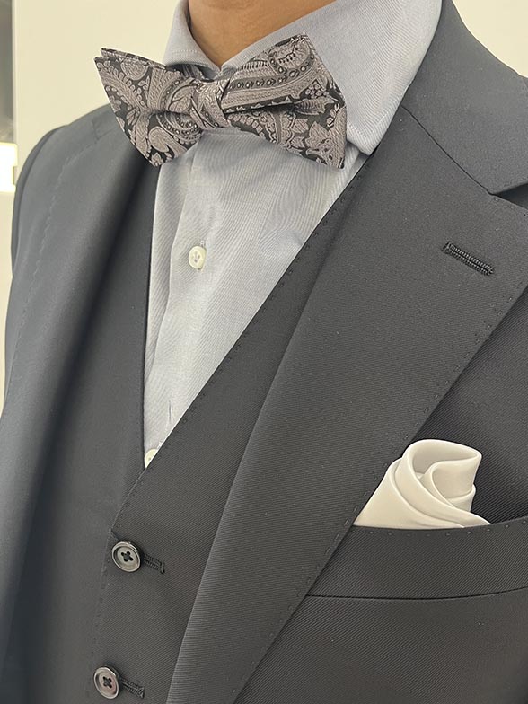 蝶ネクタイで魅せる大人の正装