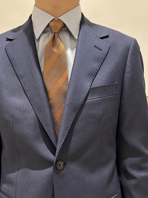 上品な光沢の名品スーツ