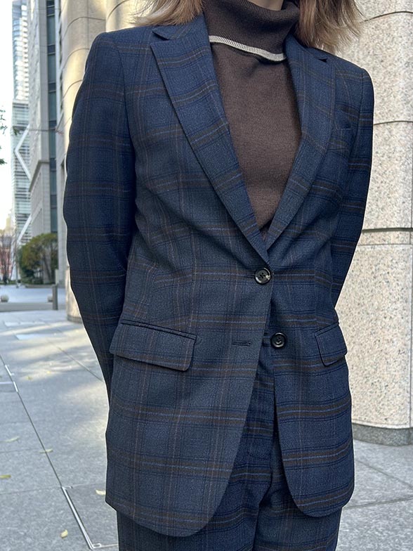 チェックを品よく楽しむ大人配色