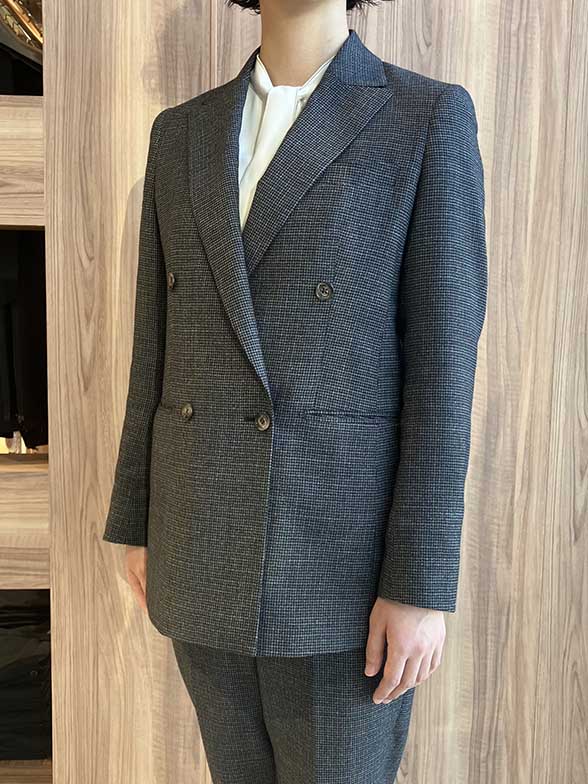 上質素材で魅せる大人のクラシカル