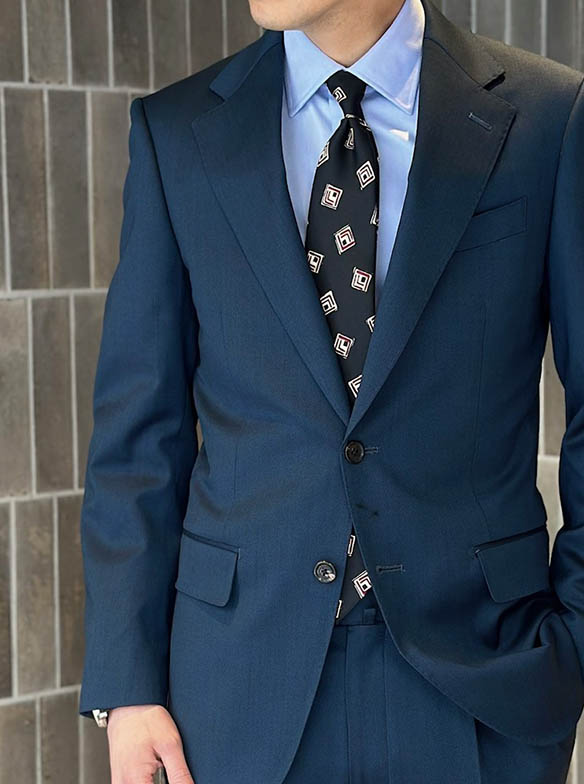 ブルーでつくる爽やか好印象