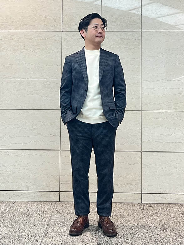 スポーティーに魅せる新しいビジネスカジュアル