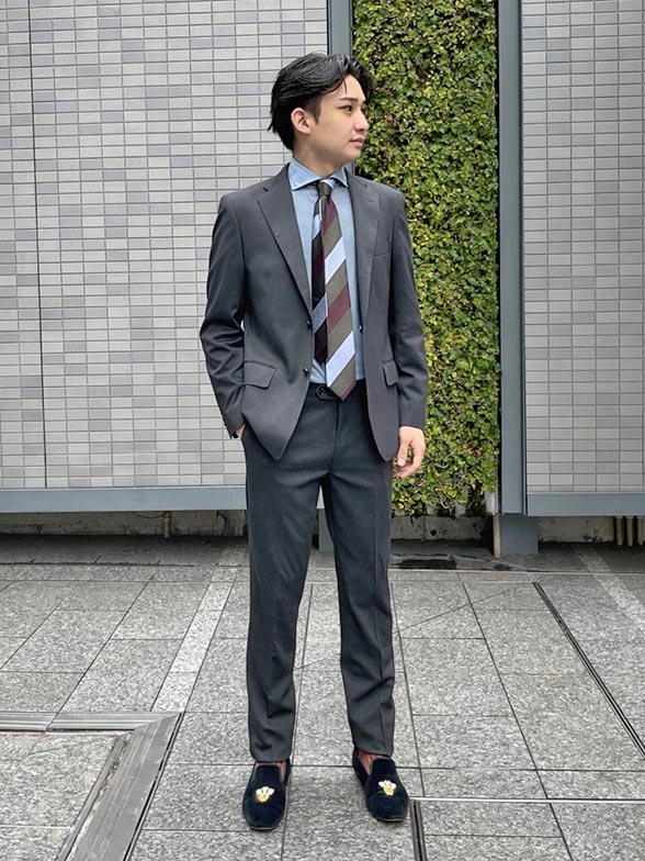 出張にも強い”機能派”グレー