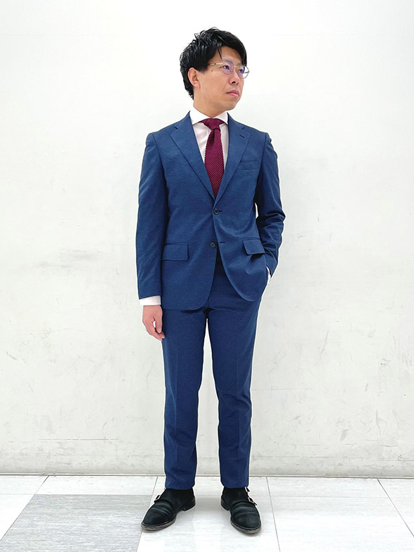 ニットタイで軽やかに