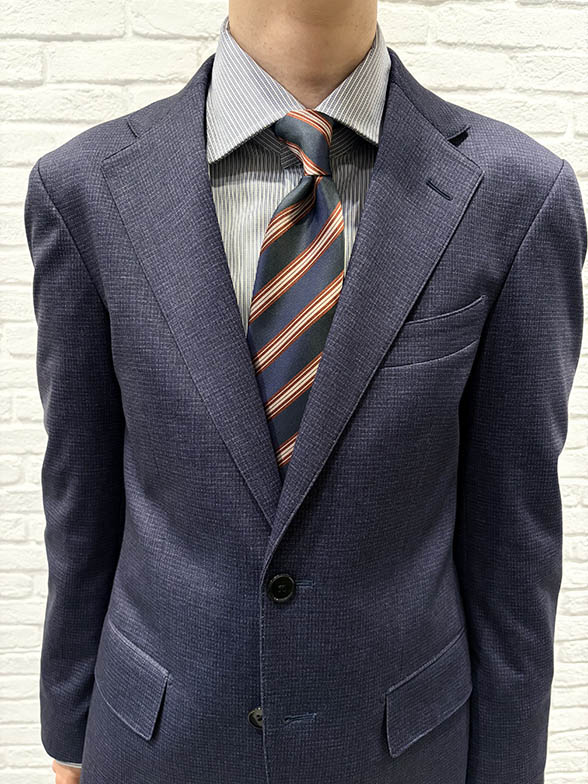 爽やかに魅せる春のブルー