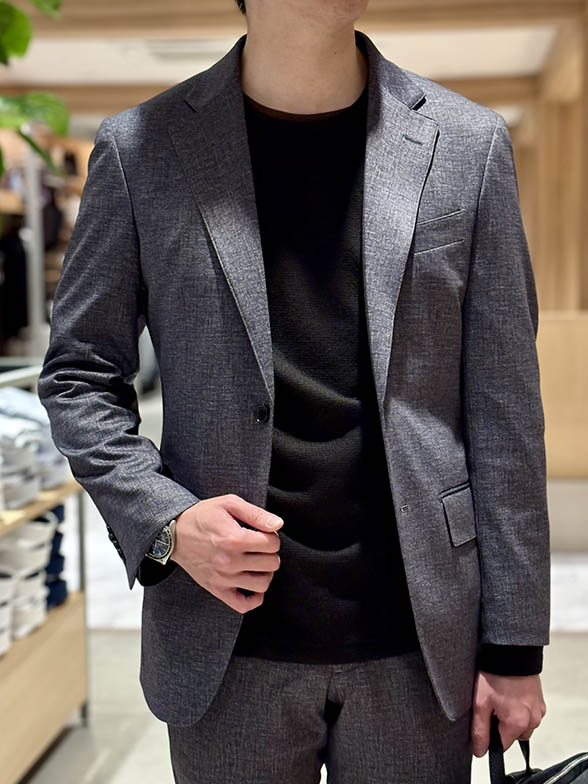 春にお勧めのモノトーンコーデ