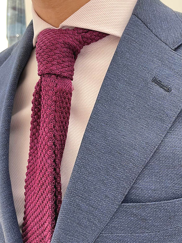 ニットタイで軽やかに