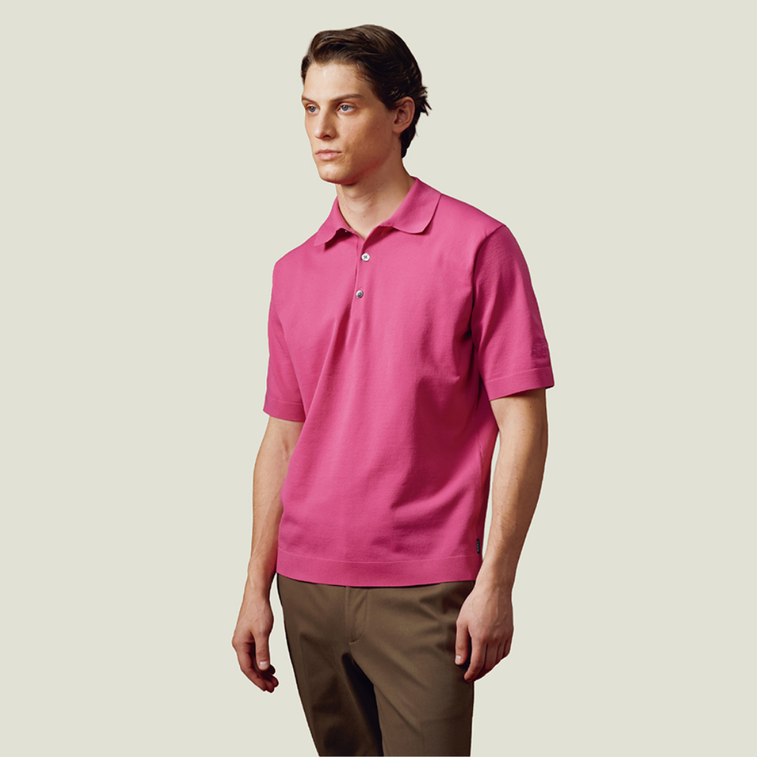 ビジネスにも軽スポーツにも対応する高機能ニット